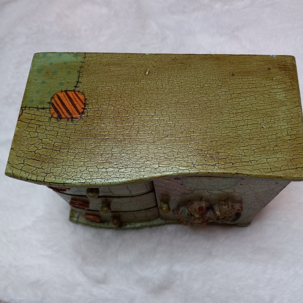 Kitschy Mini Wardrobe Style Teddy Bear Jewelry Box - Picture 3 of 15
